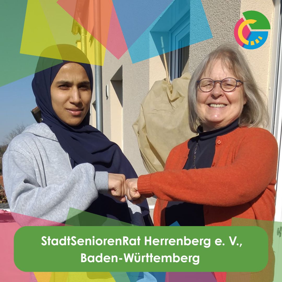 Eine erfahrene Hand reichen, die den Weg ins Berufsleben weist. 🤝 Das bietet der StadtSeniorenRat Herrenberg in Baden-Württemberg jungen Menschen, die beim Übergang von der Schule in die Ausbildung Unterstützung benötigen.<br />
<br />
Schon seit 2006 begleiten und motivieren ehrenamtliche Pat*innen Jugendliche mit Zuwanderungs- oder Armutsbiografie über einen langen Zeitraum in einer 1:1 Beziehung - von der Abschlussklasse bis zum Ende der Ausbildung. Dabei nutzen sie ihre eigenen beruflichen Kontakte und Erfahrungen, vermitteln Ausbildungsplätze und stehen den Jugendlichen mit Rat und Tat zur Seite. Die Pat*innen treffen sich auch regelmäßig untereinander und erhalten Trainings, um eine hochwertige Betreuung sicherzustellen.<br />
<br />
Wir finden es klasse, dass in Herrenberg so viele Bürgerinnen und Bürger etwas von ihrer Lebenserfahrung an die nächste Generation weitergeben und damit einen wichtigen Beitrag zu einer teilhabeorientierten Gesellschaft leisten! 💛<br />
<br />
Ein tolles Projekt, das echte Perspektiven bietet und auf der Shortlist 2025 für unseren Preis #ZukunftsWege steht. 💪🏆<br />
<br />
Mehr dazu könnt ihr hier lesen ➡️ https://www.stadtseniorenrat-herrenberg.de/patenschaft-schule-beruf.html<br />
<br />
Foto: ©Stadtseniorenrat Herrenberg e.V.<br />
<br />
#CommerzbankStiftung #Teilhabe #Transformation #FördernschafftZukunft #Commerzbank #Sozial