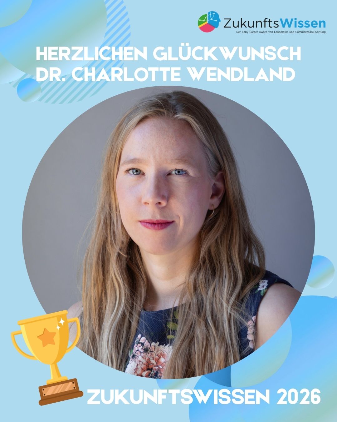 Große Freude bei uns: Dr. Charlotte Wendland erhält den ZukunftsWissen-Preis 2026 💐✨<br />
<br />
In ihrer Forschung beschäftigt sie sich mit Fragen, die viele Menschen und Familien direkt berühren: <br />
Wie verändert sich Familie? Was bedeutet Autonomie im Familien- und Erbrecht? Und wie kann Recht individuelle Freiheit ermöglichen und zugleich Schutz bieten? ⚖️💭<br />
<br />
Dr. Charlotte Wendland forscht zu Bürgerlichem Recht, Internationalem Privatrecht und Rechtsvergleichung — und nimmt dabei besonders die Lebensrealitäten moderner Partnerschaften und Familien in den Blick. Auch grenzüberschreitende Familienverhältnisse und internationale Perspektiven spielen in ihrer Arbeit eine wichtige Rolle. 🌍🤝<br />
<br />
Für ihre herausragenden Arbeiten zeichnen die Commerzbank-Stiftung und die Nationale Akademie der Wissenschaften Leopoldina sie in diesem Jahr mit dem ZukunftsWissen-Preis aus. Der Preis ist mit 50.000 Euro dotiert und wird im September im Rahmen der Jahresversammlung der Leopoldina verliehen. 🏆<br />
<br />
Wir gratulieren ganz herzlich und freuen uns schon jetzt auf die Preisübergabe im September! 💛<br />
<br />
Mehr Informationen zum ZukunftsWissen-Preis und zur Pressemitteilung findet ihr auf unserer Website. 🔗www.commerzbank-stiftung.de <br />
<br />
Foto: Luise Aedtner<br />
<br />
#ZukunftsWissen #Preis #Fraueninderwissenschaft #Frauenpower #Rechtswissenschaft #Familienrecht #Leopoldina #Bildbearbeitung #Zukunft #CommerzbankStiftung #Teilhabe #Wissenschaft #Transformation