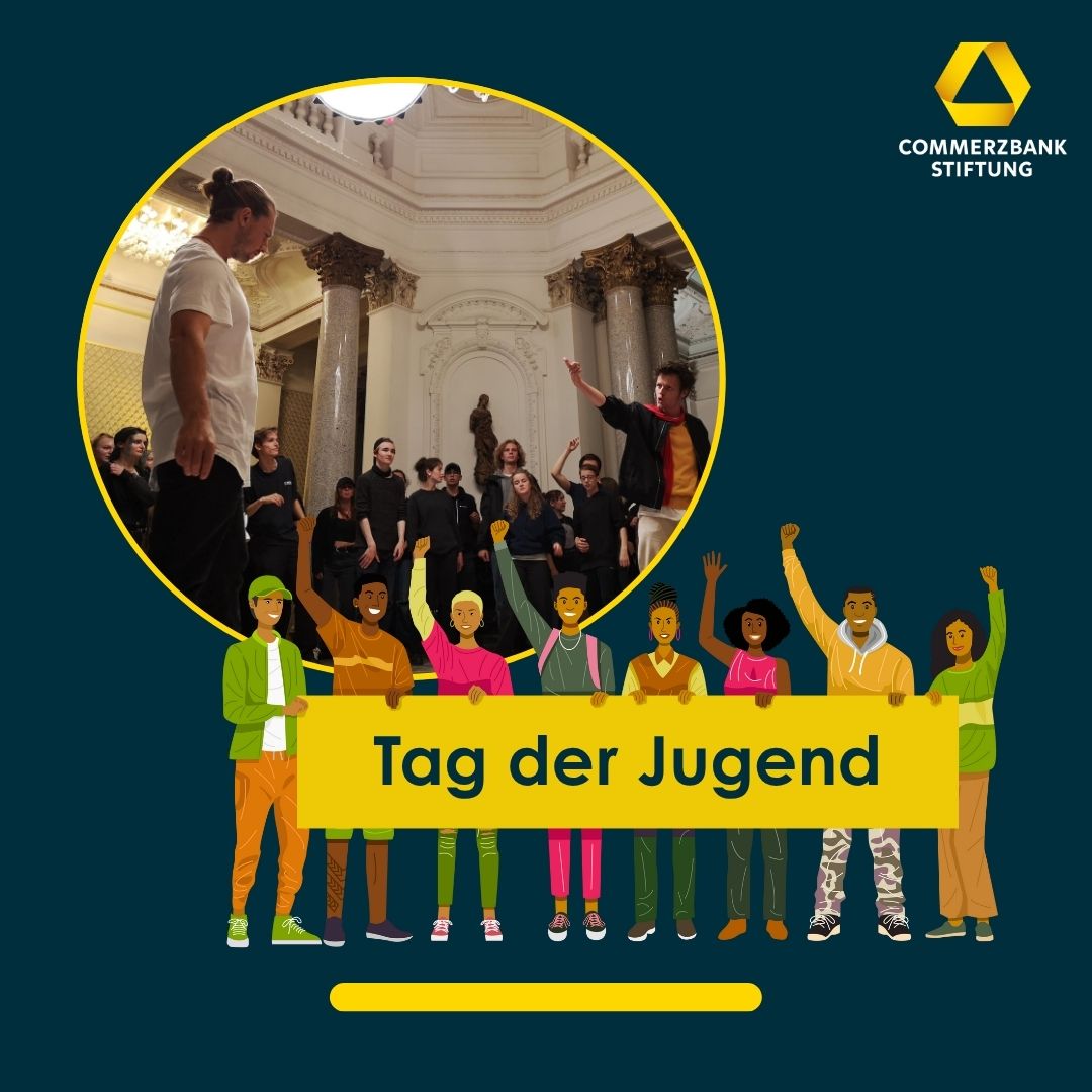 Wenn die Stimme der Jugend verstummt, schweigen auch die Lösungen der Zukunft. Am #TagderJugend heben wir unsere Förderpartner hervor, die sich für die Zukunft junger Köpfe starkmachen 💪 und ihnen Gehör verschaffen.👂<br />
<br />
Ein Beispiel dafür ist der Verein „180 Grad Wende e.V.“, der sozial benachteiligte Jugendliche in Köln-Kalk durch Workshops, Beratung und Begleitung unterstützt, um sie für ein Studium zu motivieren und Studienabbrüche zu verhindern. 🎓 Ein weiteres Beispiel ist der Verein agon e.V., der jungen Menschen durch interaktive und spannende Bildungsprojekte den Zugang zur kulturellen Bildung ermöglicht. 🏛️<br />
<br />
Danke, dass ihr jungen Menschen Rückenwind gebt. 💛<br />
<br />
Foto: ©agon e.V.<br />
<br />
Mehr zu den Förderprojekten findet ihr auf unserer Webseite ➡️ https://commerzbank-stiftung.de/<br />
<br />
#CommerzbankStiftung #Teilhabe #Transformation #FördernschafftZukunft #Commerzbank