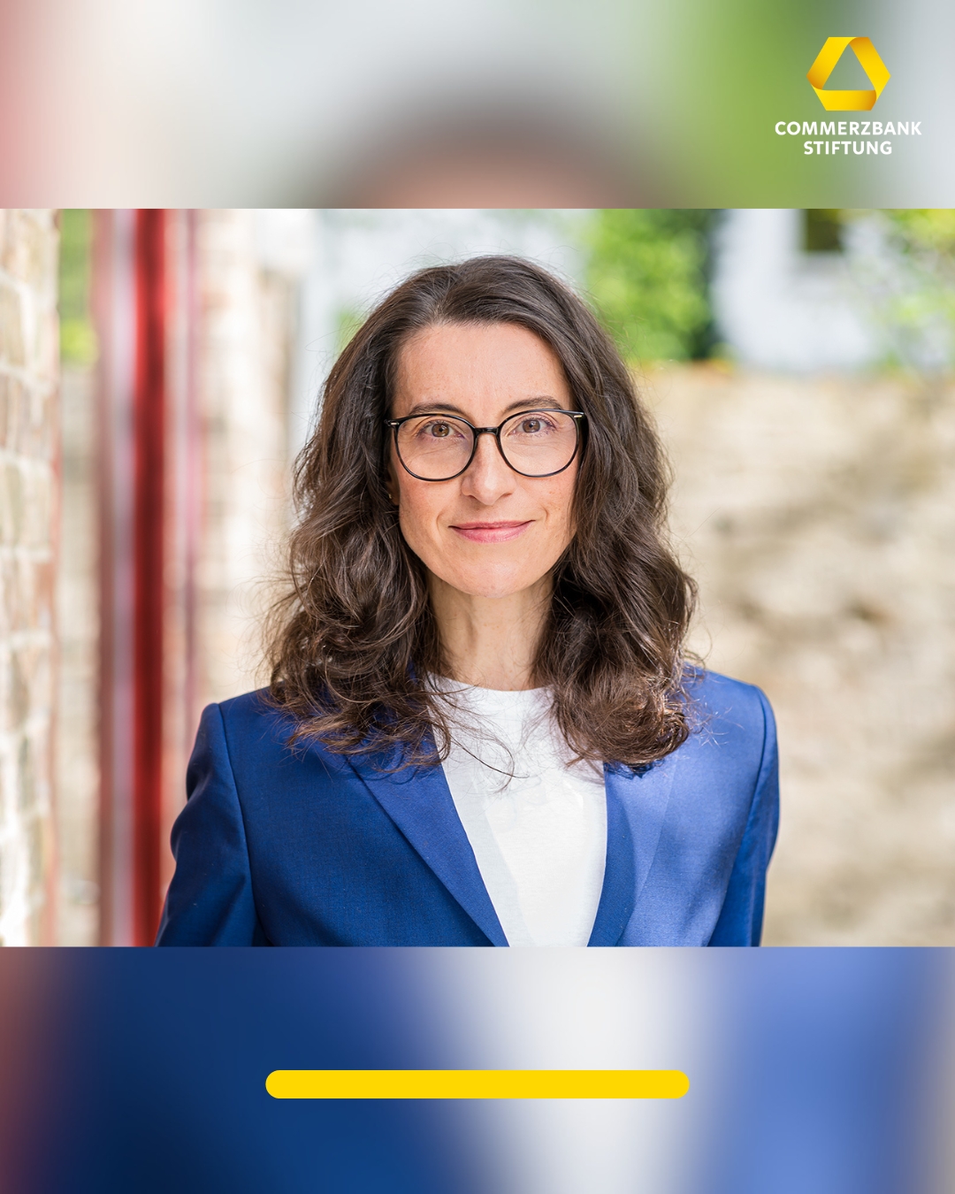 📌Wechsel in unserem Vorstandstandem.<br />
<br />
👉Birgit Neff hat mit dem 1. April eine der beiden Vorstandspositionen in unserer Stiftung übernommen und führt nun gemeinsam mit Astrid Kießling-Taskin die Unternehmensstiftung der Commerzbank. Sie folgt auf Heike Heuberger, die seit 2022 Teil des Vorstandstandems war, und wird die Förderbereiche Soziales und Wissenschaft sowie das Thema Finanzen verantworten.<br />
<br />
Wir freuen uns sehr, mit Birgit Neff eine erfahrene Führungspersönlichkeit für unsere Stiftung gewonnen zu haben. Als ausgewiesene Expertin für Corporate & Public Affairs wirkte sie viele Jahre an der Schnittstelle zwischen Wirtschaft, Politik und Gesellschaft. Zudem ist sie eine passionierte, gremienerfahrene Netzwerkerin.💪<br />
<br />
Das Team der Commerzbank-Stiftung freut sich sehr über diese tolle Bereicherung.🙌<br />
<br />
Gleichzeitig sagt es herzlich Danke an Heike💛 für ihr großartiges Engagement und ihre wertvollen Impulse in den letzten Jahren, in denen wir unsere Stiftung mit einer Kombination aus Pragmatismus und Leidenschaft weiterentwickeln konnten. So soll es weitergehen!🤝<br />
<br />
#Vorstand #CommerzbankStiftung #2026 #Vorstandswechsel #Soziales #Wissenschaft #Förderung #Jobwechsel #Stiftung