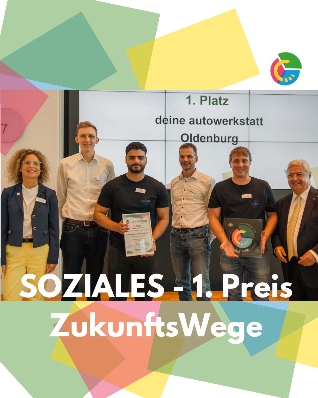 Sechs gemeinnützige Einrichtungen aus ganz Deutschland wurden in diesem Jahr mit dem #ZukunftsWege Preis 2025 – erstmals in den beiden Kategorien „Gesundheit“ und „Soziales“ – ausgezeichnet! 👏<br />
<br />
Alle Preisträger*innen vereint ihr Engagement, benachteiligten jungen Menschen Chancen zu eröffnen und gesellschaftlichen Zusammenhalt zu fördern. Heike Heuberger, Vorständin der Commerzbank-Stiftung, betont: „Diese Einrichtungen gestalten Zukunft – ganz praktisch, individuell und mit großer Wirkung.“ 💪<br />
<br />
Hier sind die 3 Preisträger SOZIALES: <br />
<br />
1️⃣ Preis in der Kategorie „Soziales“ 🏆 mit 20.000 Euro<br />
Die Einrichtung „deine autowerkstatt GmbH“ wird dafür ausgezeichnet, sozial-emotional benachteiligten Jugendlichen eine Perspektive durch eine qualifizierte, praxisnahe Ausbildung zu bieten. Mit ihrer eigenfinanzierten Struktur zeigt sie lokale Wirkung und großen Vorbildcharakter für den ersten Arbeitsmarkt.<br />
<br />
2️⃣ Preis in der Kategorie „Soziales“ 🏆 mit 10.000 Euro<br />
Be an Angel e.V. wird für sein vorbildliches Integrationsprojekt ausgezeichnet, das Geflüchtete und Menschen mit Migrationsgeschichte durch individuelle Beratung und das integrative Restaurant „Kreuzberger Himmel“ in Arbeitsmarkt und Gesellschaft einbindet.<br />
<br />
3️⃣ Preis in der Kategorie „Soziales“ 🏆 mit 5.000 Euro<br />
Der Stadtseniorenrat Herrenberg e.V. wird für sein Patenprojekt ausgezeichnet, das Schüler durch langfristige Begleitung beim Übergang in den Beruf unterstützt und den Austausch zwischen den Generationen fördert.<br />
<br />
#ZukunftsWege25 #CommerzbankStiftung #Commerzbank #Soziales #TeilhabeschafftZukunft