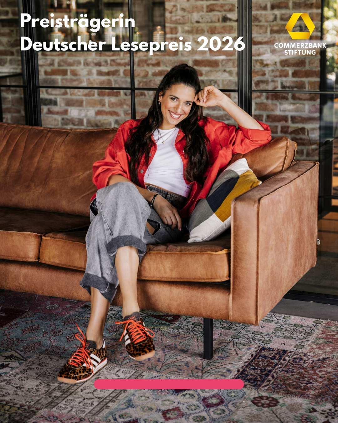 Wenn Engagement für Lesen Millionen erreicht. ✨<br />
<br />
Wir zeichnen Saliha „Sally“ Özcan mit dem Deutschen Lesepreis 2026 in der Kategorie „Sonderpreis für prominentes Engagement“ aus. 📚💛<br />
<br />
Gemeinsam mit der Stiftung Lesen stehen wir für Leserförderung auf allen Ebenen, ob in Schule, Kita, in unseren Kommunen, ob digital oder individuell - und ganz besonders mit unserem Sonderpreis, der bekannten Persönlichkeiten für ihr Leseengagement dankt. <br />
<br />
Als eine der bekanntesten deutschen Food Creatorinnen inspiriert Sally nicht nur beim Thema Essen, sondern setzt sich mit derselben Leidenschaft für das Lesen ein. Mit ihrer Erfahrung als ehemalige Lehrerin, als Mutter und Lesebotschafterin der Stiftung Lesen erreicht sie Kinder und Familien bundesweit. „Lesen öffnet Türen, für Bildung, für Chancen und für Selbstentfaltung“, dieses Motto lebt Sally vor und verbindet dabei Engagement mit Freude und Kreativität. 🙌<br />
<br />
💛 Wir gratulieren herzlich zu dieser besonderen Auszeichnung! Und wir freuen uns schon auf die Preisverleihung am 5. Februar 2026 in Berlin. 🎉<br />
<br />
@stiftunglesen @pwc_stiftung @sallyswelt @froebel.deutschland #stiftunglesen #deutscherlesepreis #commerzbankstiftung #leseförderung #Bildung #Chancengleichheit <br />
Copyright: Sallyswelt